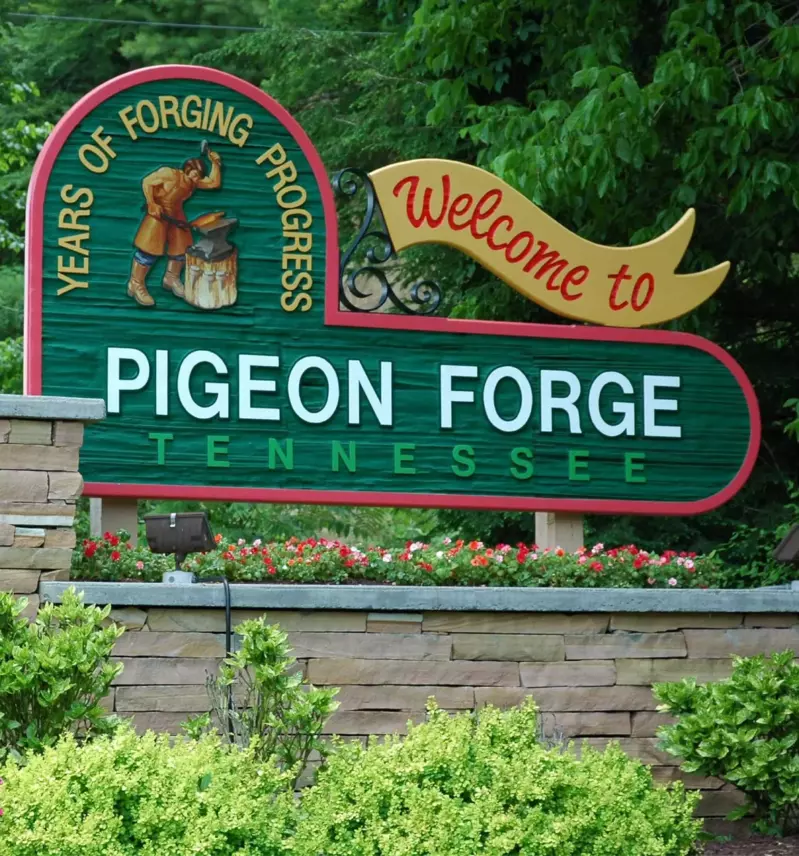 Welcome to Pigeon Forge sign