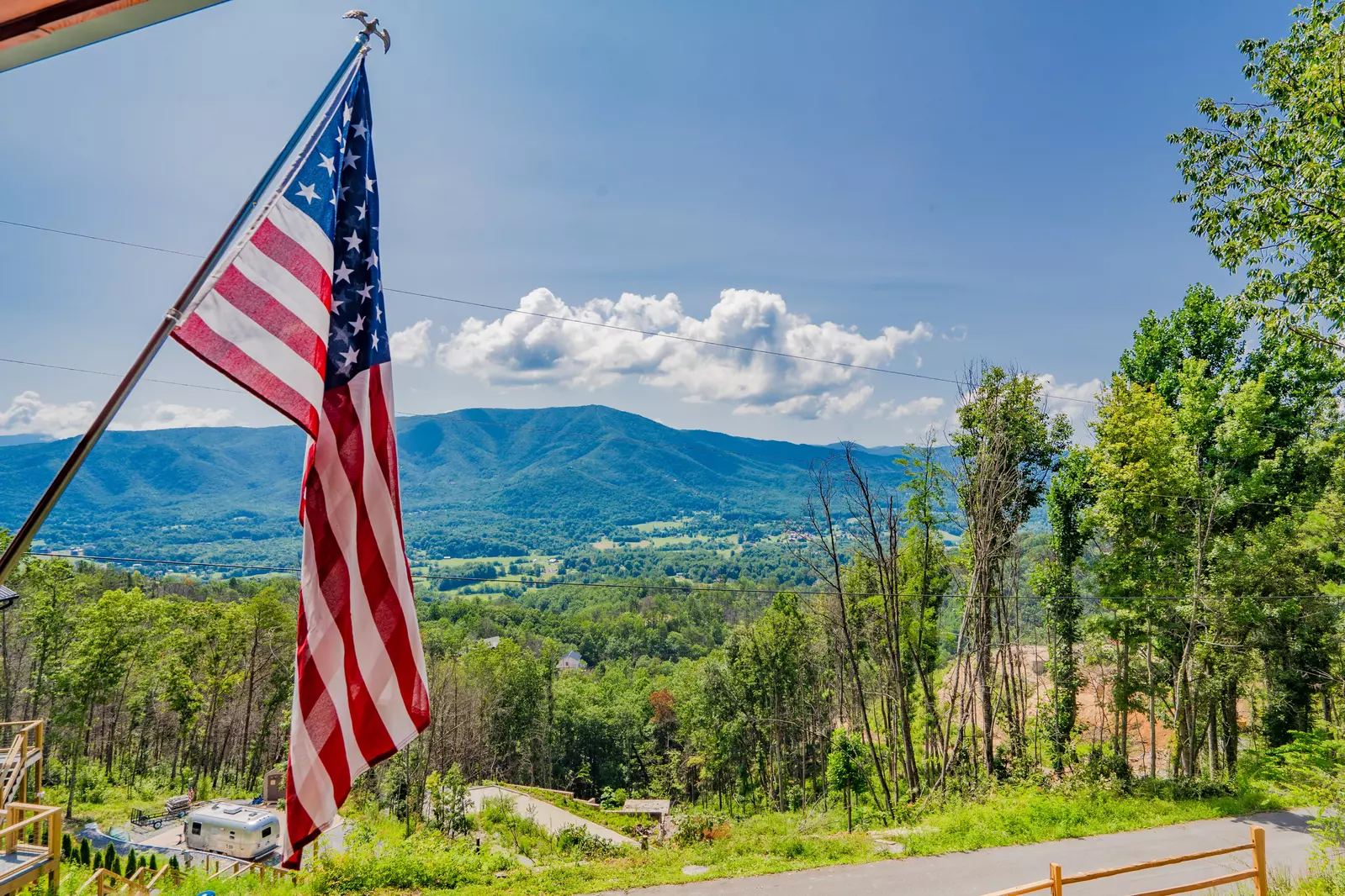 Kiss The Moon 4 Bedroom Sevierville Cabin Rental