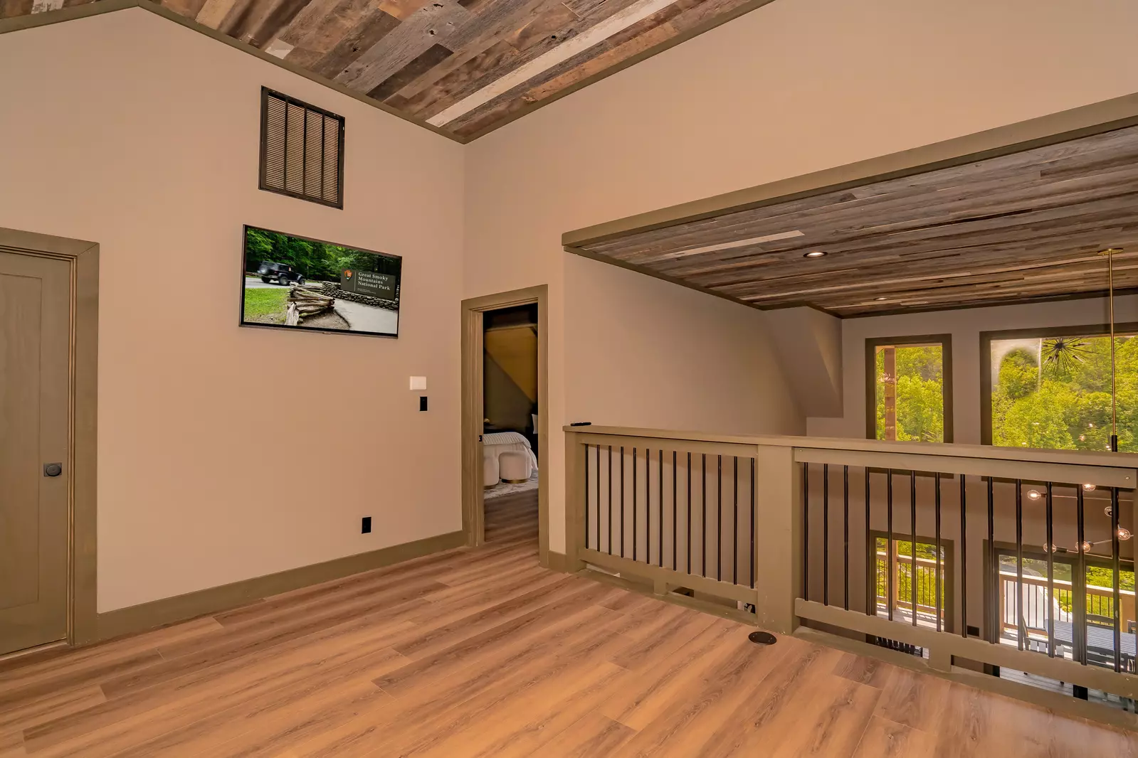 Modern Mountain Majesty - 3 Bedroom Sevierville Cabin Rental