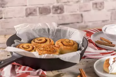 a few cinnamon rolls in cast iron pan