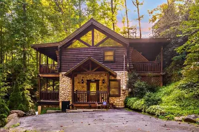 cabin located in the Smokies near downtown Gatlinburg