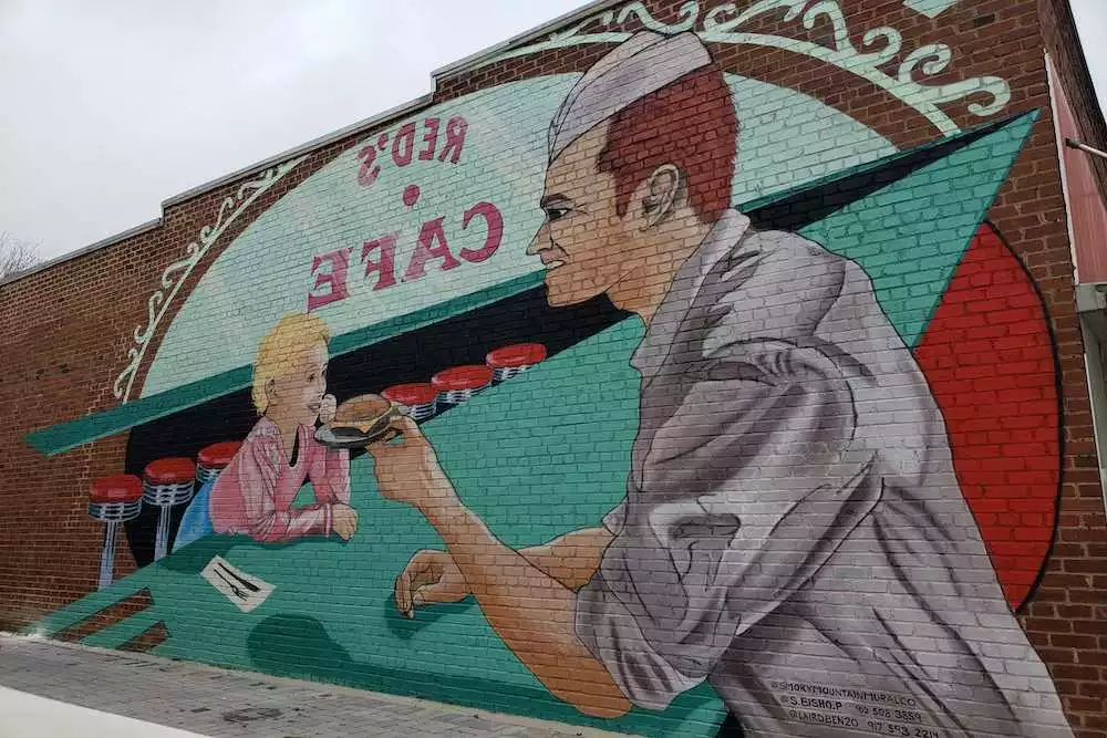 red's diner mural