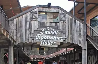 the holler in gatlinburg at ole smoky moonshine