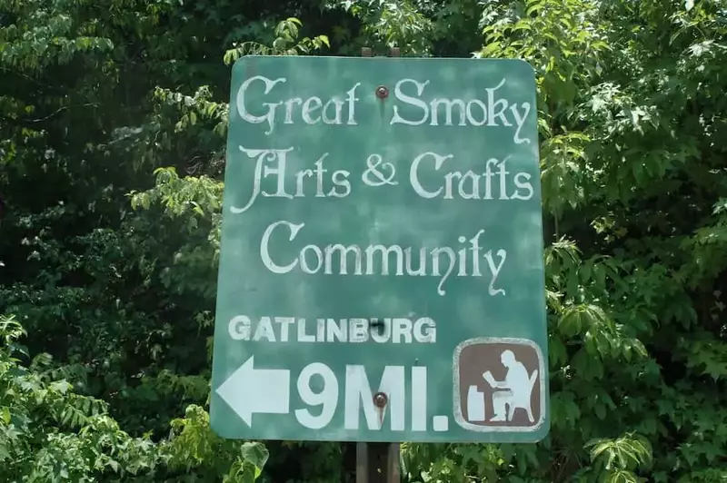 Arts & Crafts Community Sign