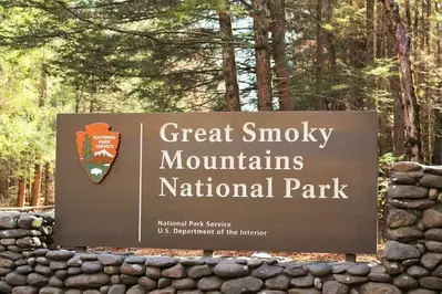 great smoky mountains national park sign