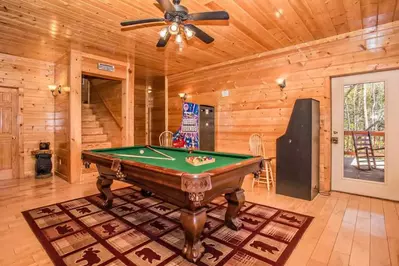 great smoky lodge game room