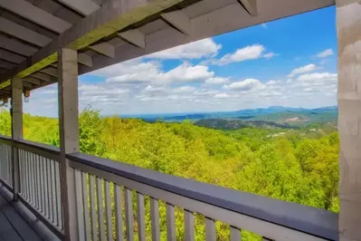 cedar pointe cabin in gatlinburg with a view