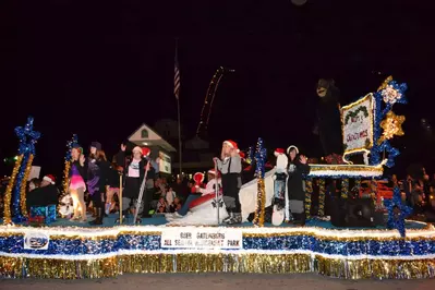 gatlinburg float in the christmas parade