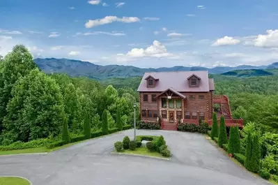 Southern Charm Pigeon Forge cabin near Parkway