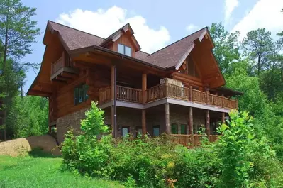 one of the 5 bedroom cabins in gatlinburg