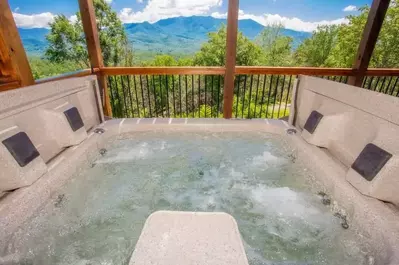 pigeon forge luxury cabin hot tub