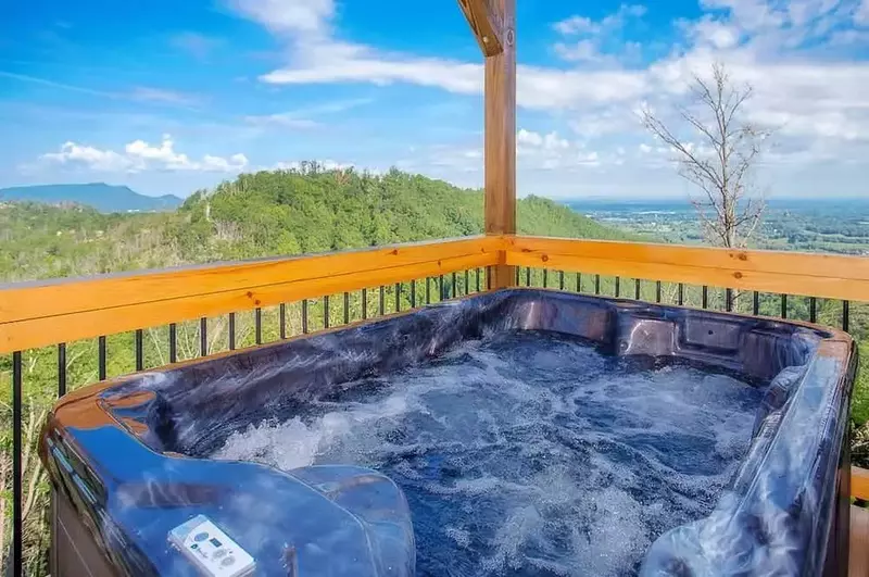 Gatlinburg cabin with a hot tub