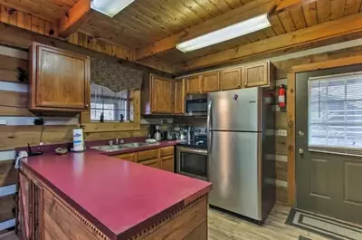 kitchen in 1 bedroom cabin