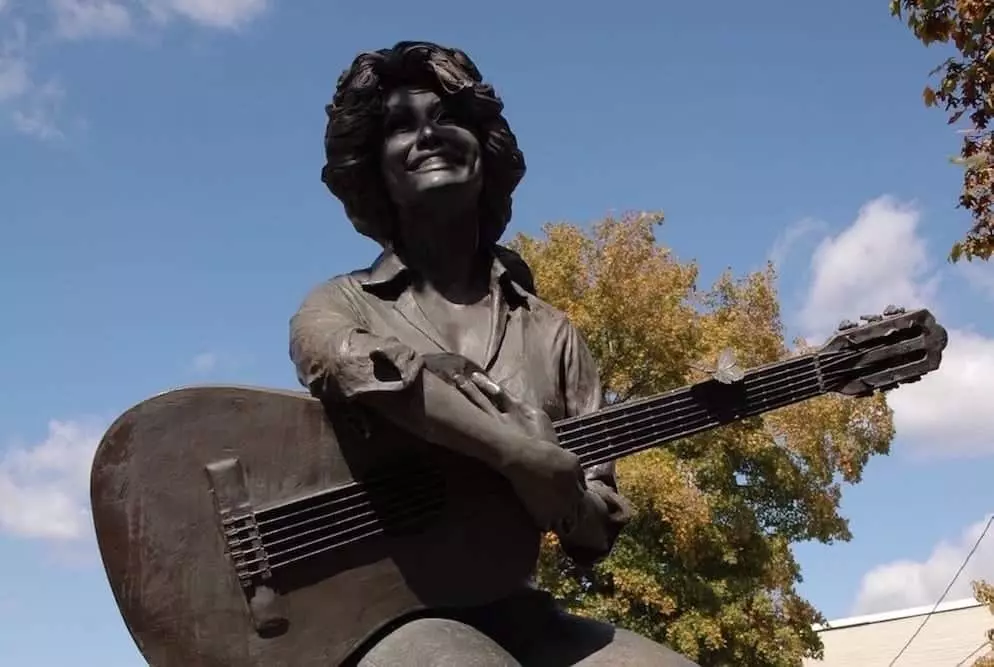 The Dolly Parton statue in Sevierville.