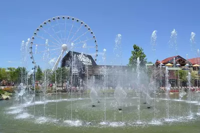 Island fountain with wheel