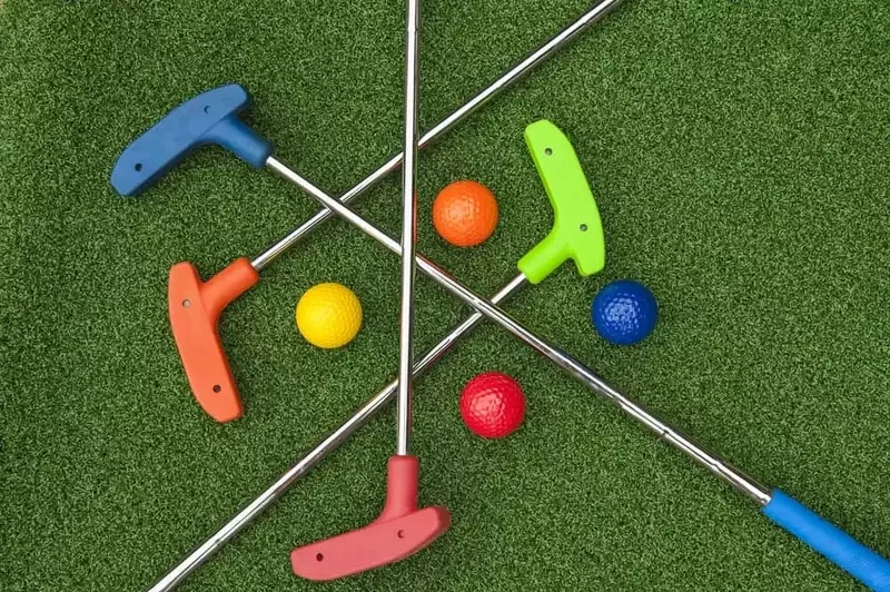 Mini golf putters and colored golf balls