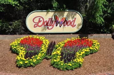 The sign and flower display at the entrance to Dollywood.