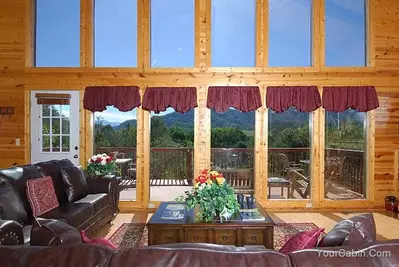Family room in a Pigeon Forge cabin