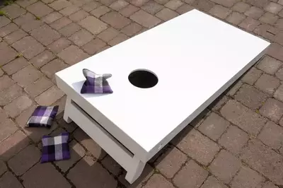 Cornhole game