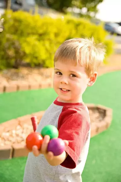 kid playing putt putt in Gatlinburg