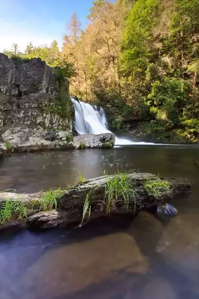 Abrams Falls waterfall in the Great Smoky Mountains National Park