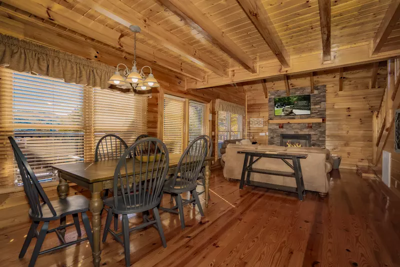 Smoky Vista Romance 2 Bedroom Pigeon Cabin Rental