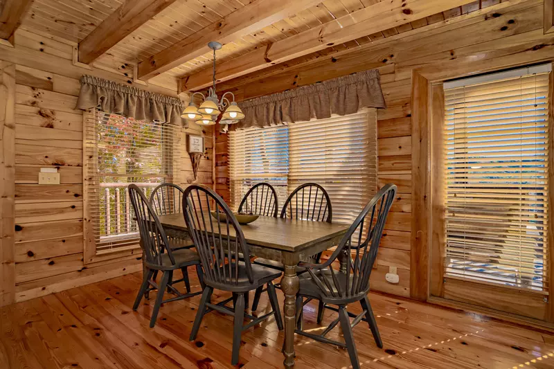 Smoky Vista Romance 2 Bedroom Pigeon Cabin Rental