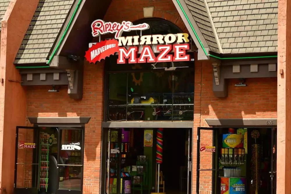 ripley's mirror maze in gatlinburg