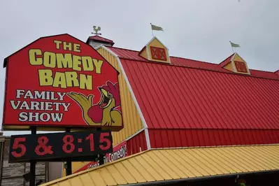 the comedy barn theater in pigeon forge tn
