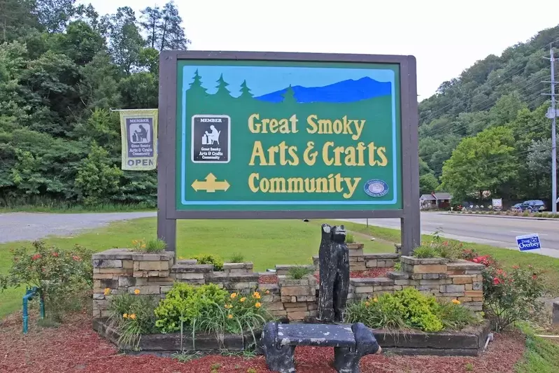Entrance to the Great Smoky Arts & Crafts Community.