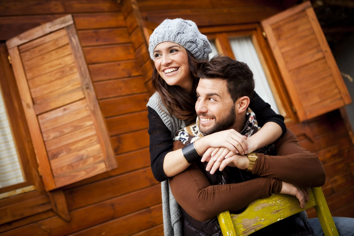 couple enjoying a romantic vacation in Pigeon Forge