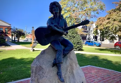 Dolly Parton Statue in Sevierville