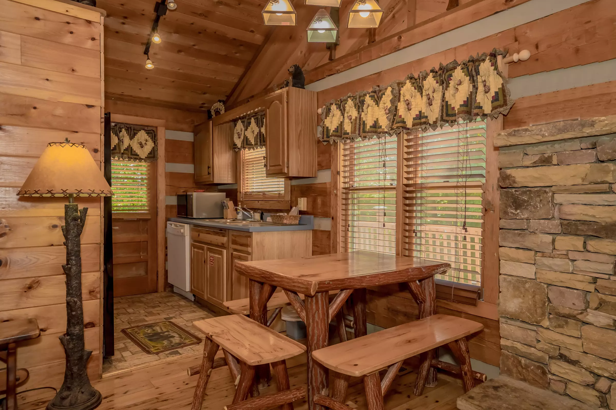 Bear Country - 2 Bedroom Sevierville Cabin Rental