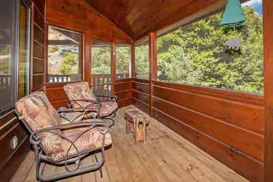 Grand Bluff Lodge 10