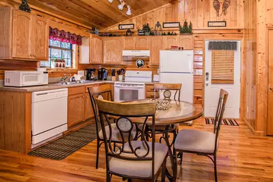 Cozy Bear Retreat 8