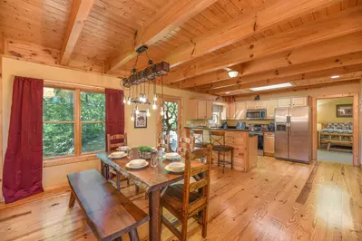 Mountain Valley Hideaway 8