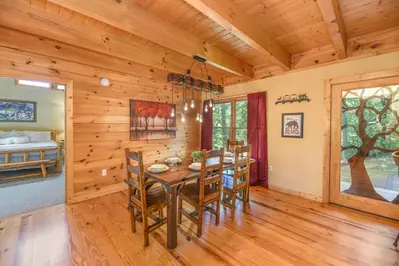 Mountain Valley Hideaway 12