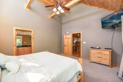 Mountain Valley Hideaway 17