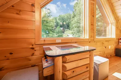 Mountain Valley Hideaway 26