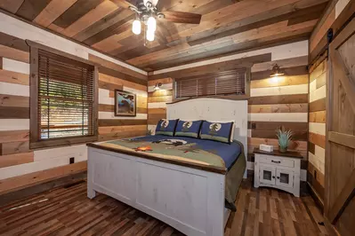 Alpine Mountain Lodge 15