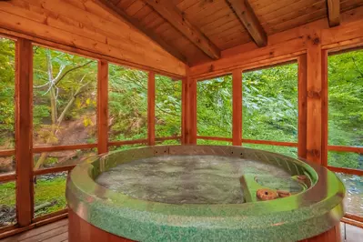 Creekside Getaway 28