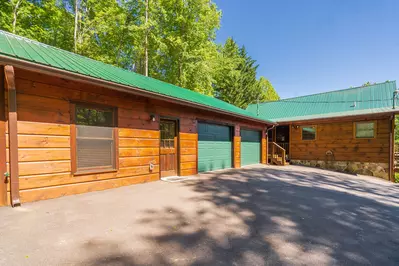Hickory Hollow Retreat 32