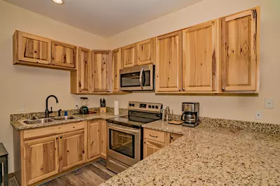 Hickory Hollow Retreat 36