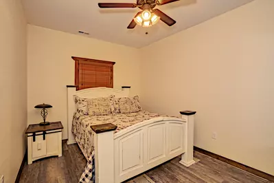 Hickory Hollow Retreat 37