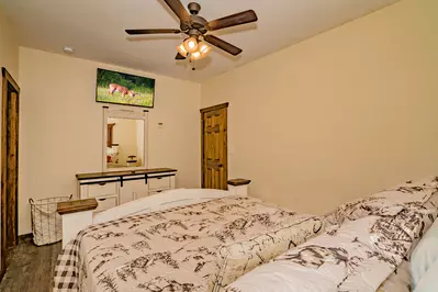 Hickory Hollow Retreat 38