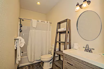 Hickory Hollow Retreat 39