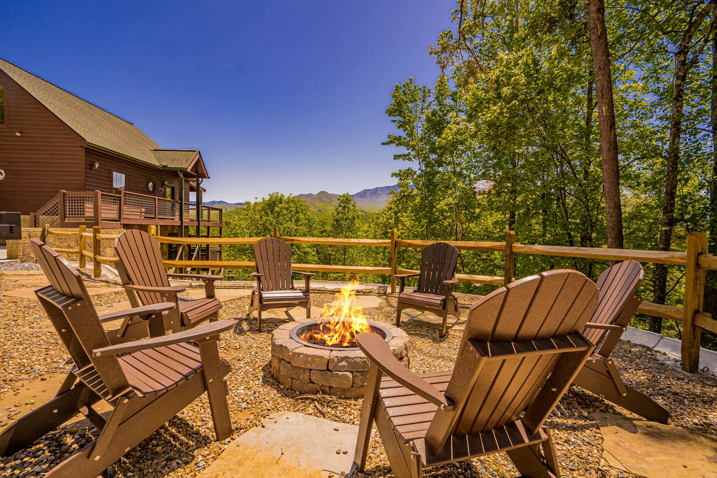 Gatlinburg Space Needle Webcam | Tennessee Smoky Mountains, image size:2400x1600