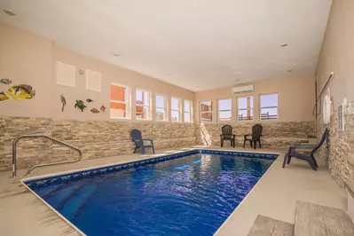 Poolside Cinema Lodge 49