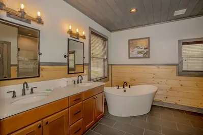 Luxe Retreat of the Smokies 23