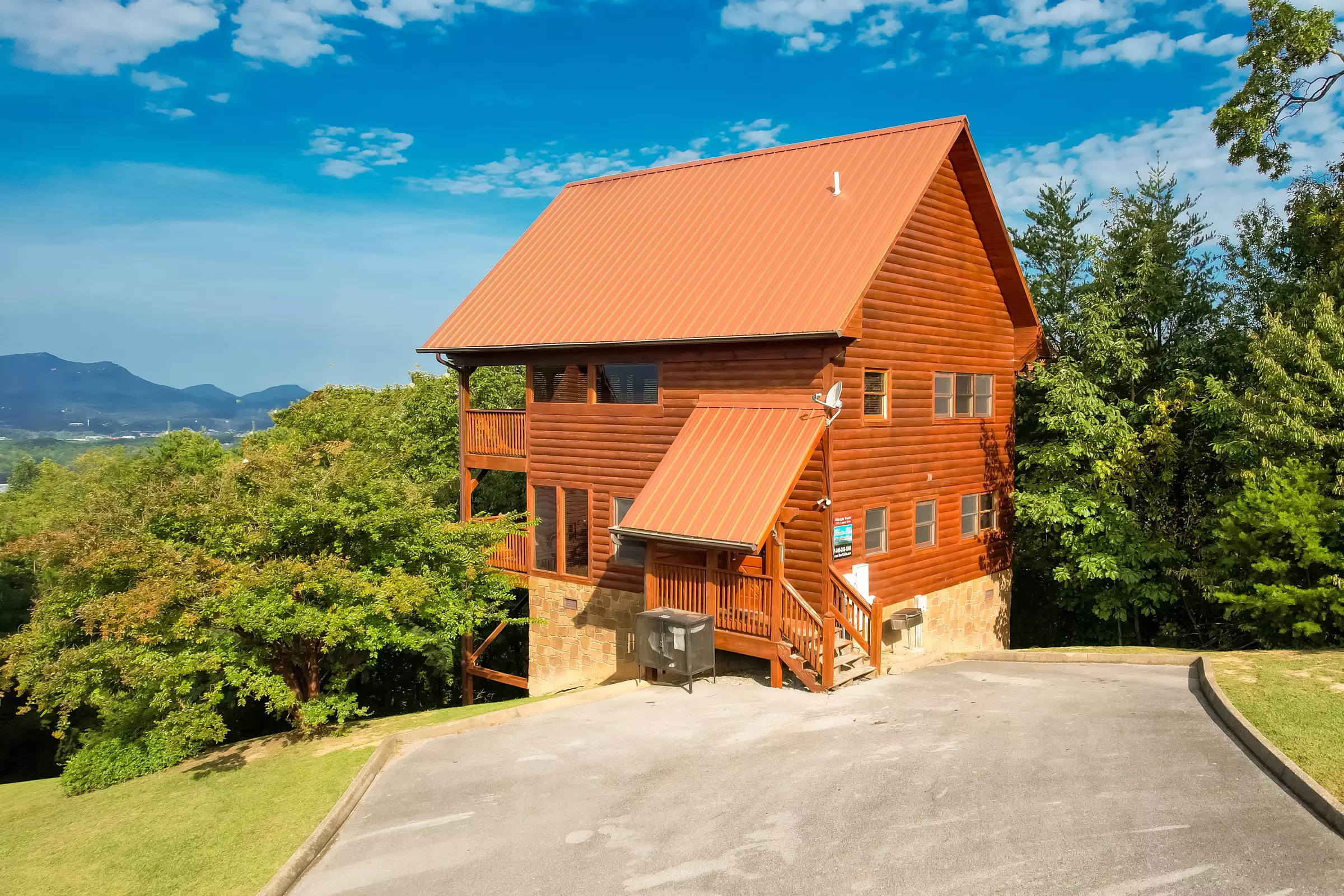 SLEEPS 24+!! PRIVATE HEATED POOL! GAME ROOM at Blue Smoke Lodge!! - Pigeon  Forge | Vrbo
